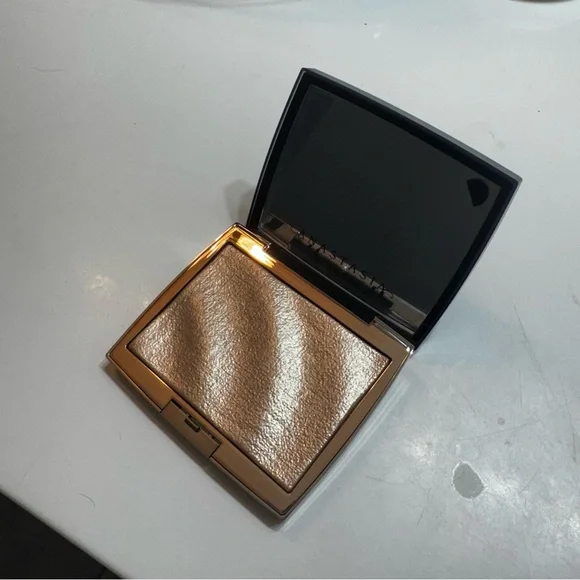 Anastasia Beverly Hills Amrezy Highlighter - Picture 2 of 5
